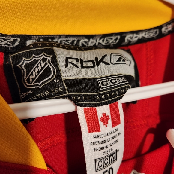 Signed and inscribed HOF NHL Heritage Classic Calgary FLAMES Jersey - Ignila. - Picture 9 of 10